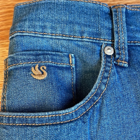 Gloria Vanderbilt Amanda Shorts - Picture 4 of 11